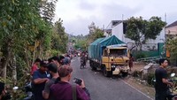 Truk Rem Blong Tabrak Hajatan Pernikahan di Lumajang, 1 Tewas-7 Luka