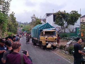 Truk Rem Blong Tabrak Hajatan Pernikahan di Lumajang, 1 Tewas-7 Luka