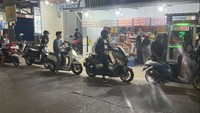 Warga Rela Beli Pertalite Eceran Rp 35 Ribu/Botol: daripada Antre Berjam-jam