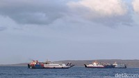 Kapal Feri pun Antre 4 Jam untuk Sandar di Pelabuhan Ketapang Banyuwangi