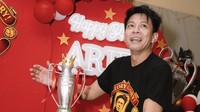 8 Potret Kulineran Ariel NOAH yang Baru Saja Rayakan Ultah Tema MU