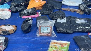Potret Barang-barang Temuan dari Kapal Virgo, Ada KTP-Paket Ekspedisi