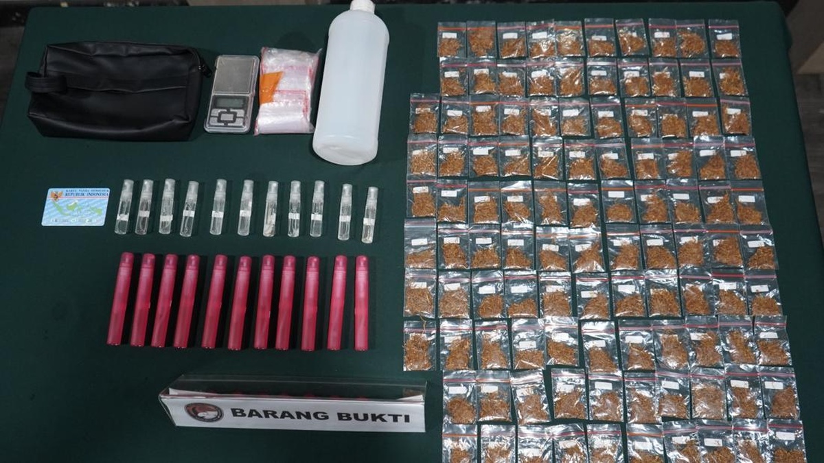Polisi Bekuk Remaja Pengedar Tembakau Sintetis di Depok