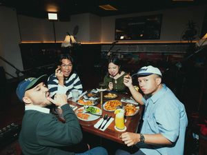 Double Galau, Bernadya x Perunggu Rilis Video Live Performance Peluk Aku Sekarang!