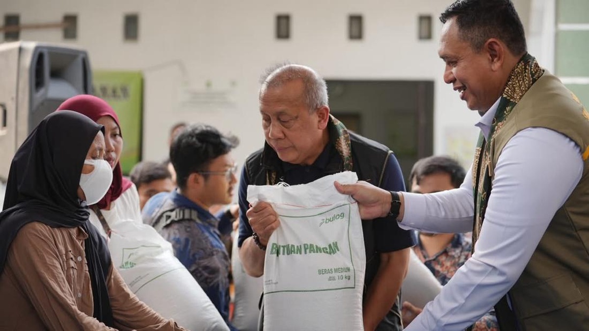 BULOG Kawal Penyaluran Bantuan Pangan di Karawang, pastikan kesiapan Tepat Sasaran