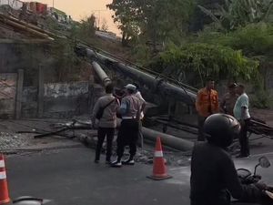 Robohnya Crane Proyek Milik Jasa Marga di Jalan HR Muhammad Surabaya