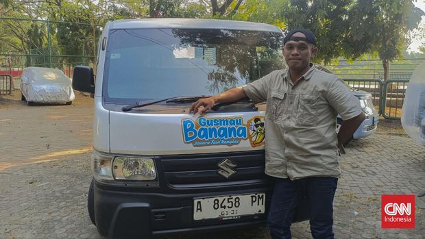 Kusnaedi (46). kontributor salah satu stasiun televisi swasta Bersama kelompok tani Jawara Tani Rangkas (Jatanras), kemudian memperoleh izin Hak Guna Usaha (HGU) dari Perhutani untuk mengelola lahan tidur seluas lima hektare selama 35 tahun.