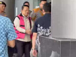 Video Febrie Adriansyah Tiba di Kejari Jaksel, Berkasnya P21
