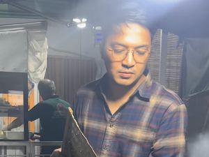 Ihsan Tarore Jualan Sate Maranggi: Pernah Sehari Laku 1 Porsi