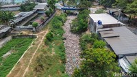 Kali Jambe Bekasi Dipenuhi Sampah Hingga 500 Meter, Warga Keluhkan Bau