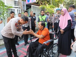 Kisah Hasim, Eks Driver Ojol Korban Laka di Gresik Dapat Modal Buka Toko