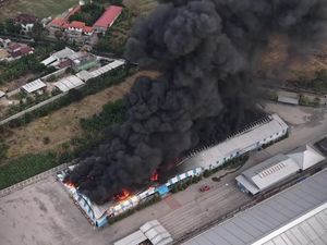 Pabrik Speaker di Lengkong Nganjuk Terbakar, Titik Api Diduga dari Ruang Produksi