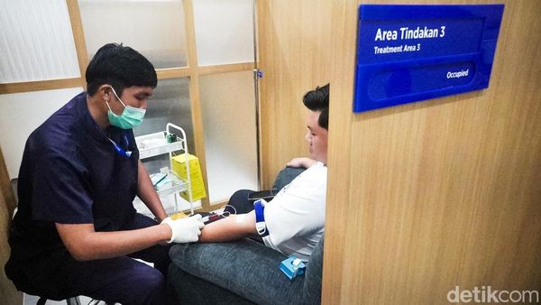 Menjaga Kebugaran, Pengunjung Ikuti Layanan Booster Vitamin B Complex
