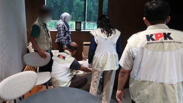Penyidik geledah rumah Lampri (dok. Istimewa) Penyidik geledah rumah Lampri (dok. Istimewa)