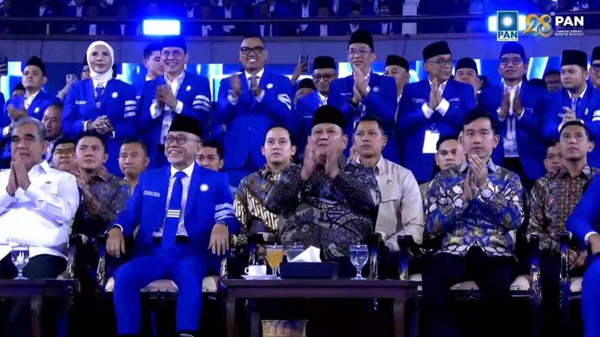 Busana Senada Biru Prabowo-Gibran di HUT PAN