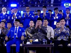 Prabowo dan Gibran Hadiri HUT ke-28 PAN, Kompak Pakai Batik Nuansa Biru