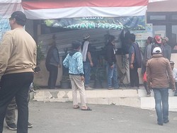Pelaku Wisata di Pasuruan Demo Desak Bromo Dibuka Lagi