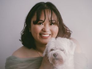 Rena Belajar Cara Mencintai dari Anjing Kesayangannya