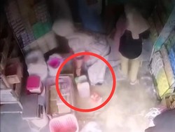 Emak-emak Curi 4 Jeriken Minyak Goreng di Toko Polman