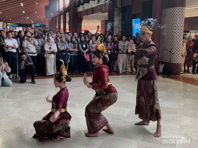 Flash Mob di Bandara Soetta, Pilot dan Pramugari Ikut Menari