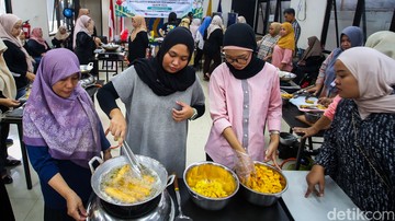 Warga Jagakarsa Belajar Masak untuk Kembangkan Usaha