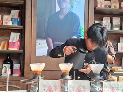 Bertani Sejak 2009, Keluarga Ini Sukses Kembangkan Kopi Langka di Garut