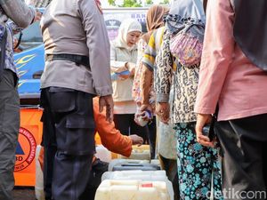 Krisis Air Bersih Bikin Warga Ponorogo Antre Mulai Jam 1 Malam