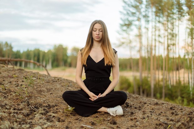 Jenis-jenis istirahat dalam rest club/Foto: Pexels.com/Oksana Pavlova Dalam rest club, istirahat tidak hanya dikaitkan dengan tidur. Salah satu kegiatan Club Rest Stop menggunakan konsep tujuh jenis istirahat, yaitu fisik, mental, sensorik, kreatif, emosional, sosial, dan spiritual.