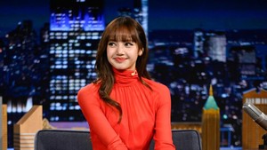 Lisa BLACKPINK Dituduh Oplas Hidung, Gayanya Promosi Lagu Bikin Salfok