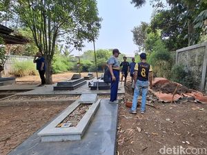 Suasana Lokasi Pemakaman Eks Gubernur Jabar Danny Setiawan di Purwakarta