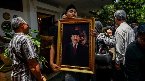 Mantan Gubernur Jabar Danny Setiawan Wafat di Usia 81 Tahun