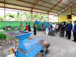 Dukung Pengelolaan Sampah Terpadu, Ibas Serahkan Bantuan di Magetan