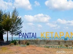 Pesona Pantai Ketapang: Paduan Laut dan Taman Bunga Indramayu
