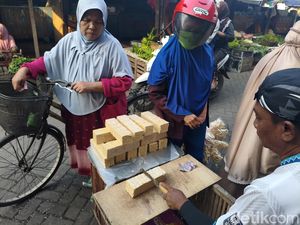 Kedelai Impor Naik, Pedagang Tempe di Sidoarjo Pilih Kurangi Ukuran