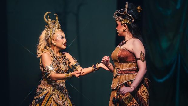 Pertunjukan Drayang Kijang Kencana Swargaloka menyelenggarakan pertunjukkan bertajuk Drayang Kijang Kencana di Teater Besar Taman Ismail Marzuki, Jakarta Pusat pada Minggu (13/9). Drayang merupakan drama wayang memadukan unsur seni budaya tradisional dan modern.