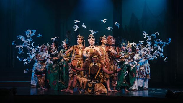 Pertunjukan Drayang Kijang Kencana Swargaloka menyelenggarakan pertunjukkan bertajuk Drayang Kijang Kencana di Teater Besar Taman Ismail Marzuki, Jakarta Pusat pada Minggu (13/9). Drayang merupakan drama wayang memadukan unsur seni budaya tradisional dan modern.
