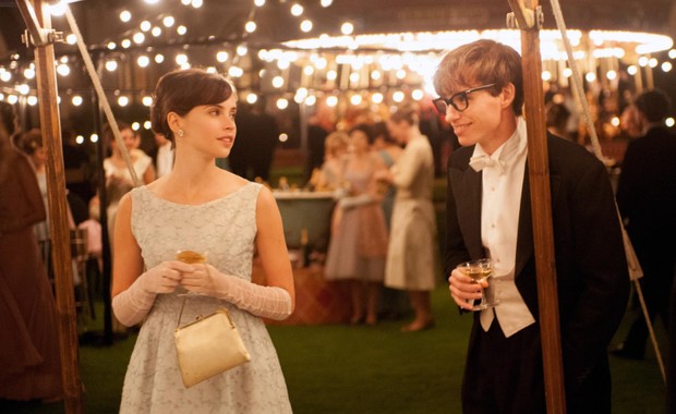 Film romantis The Theory of Everything terinspirasi dari hubungan Stephen Hawking dan Jane Hawking serta memoar Jane tentang kehidupan pernikahan mereka.