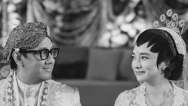 Senyum Bahagia Andre Taulany dan Amanda Rigby Usai Resmi Menikah