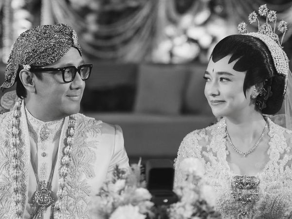 Senyum Bahagia Andre Taulany dan Amanda Rigby Usai Resmi Menikah