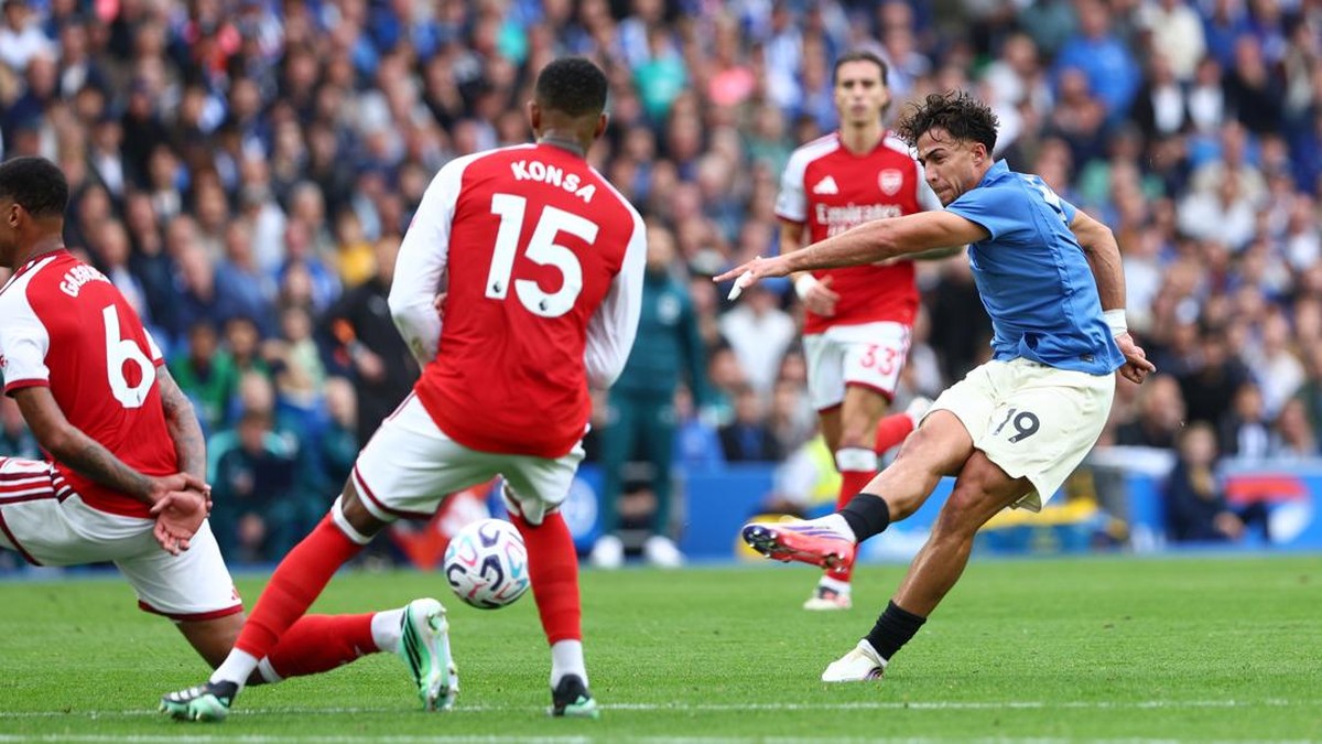 Momen gol Charalampos Kostoulas. (Foto: Getty Images/Clive Rose)