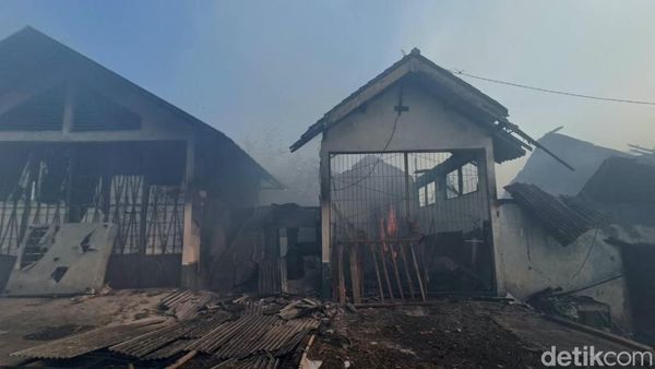 Potret Rumah-Gudang Hangus Imbas TPST Kedungrandu Banyumas Terbakar