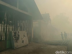 Kebakaran TPST Kedungrandu Banyumas Meluas ke Permukiman, 2 Bangunan Ludes