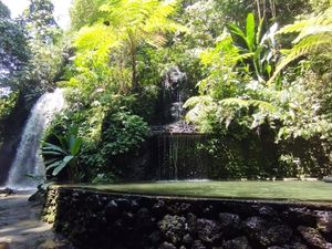 Kolam-kolam di Air Terjun Pulau Dewata