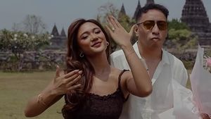 So Sweet! Marion Jola Dilamar Dennis Talakua di Pelataran Prambanan