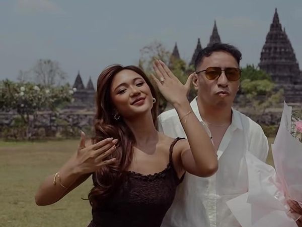 So Sweet! Marion Jola Dilamar Dennis Talakua di Pelataran Prambanan