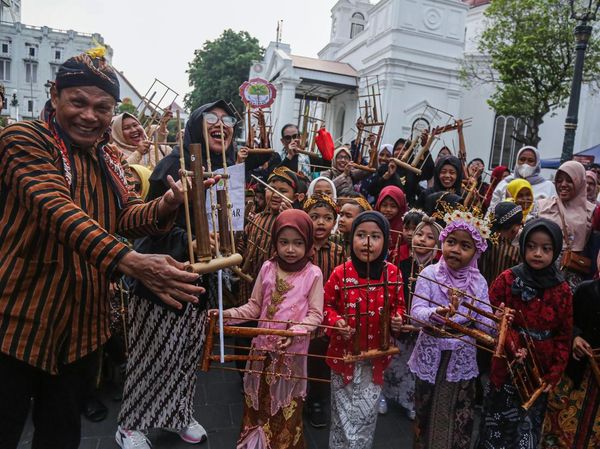 Merawat Warisan Musik Tradisional Lewat Pagelaran 1.000 Angklung Nusantara