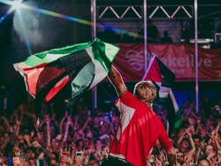 Mengheningkan Cipta untuk Guruh Soekarnoputra, Karma Sapa Ed Sheeran