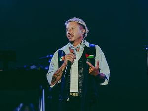 Macklemore Donasikan Rp 17,8 Miliar Bantuan Medis Anak Palestina