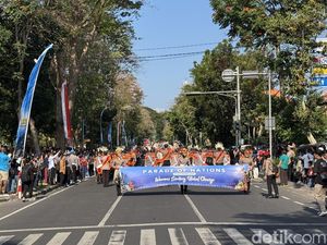 Parade Defile Meriahkan Pertemuan Polwan Internasional di Bali