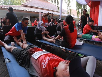 Pelari Soekarno Run Nikmati Layanan Pijat dari Terapis Disabilitas Netra
